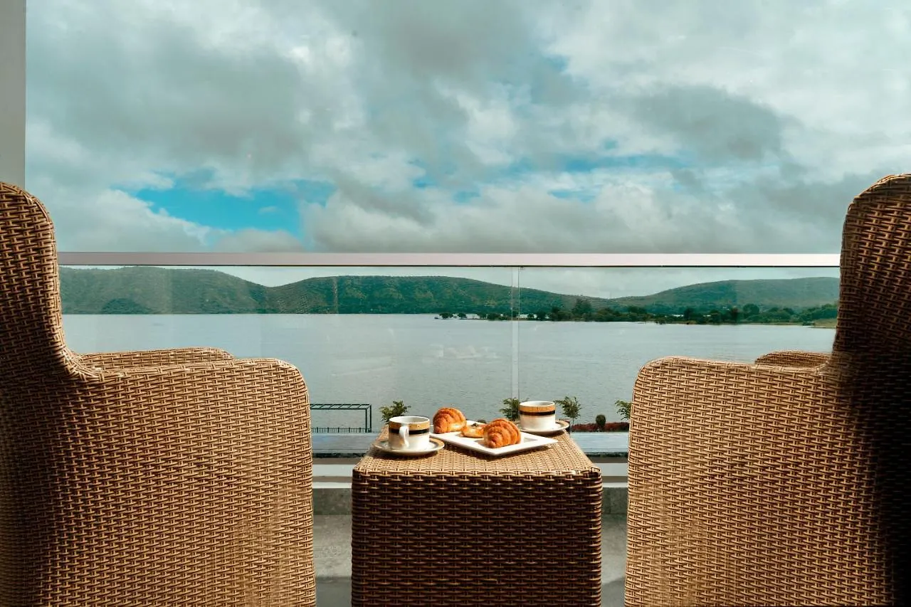 ***** Hotel 'Zana' Lakeview Resort - Most Scenic Lakeside Resort Udaipur India