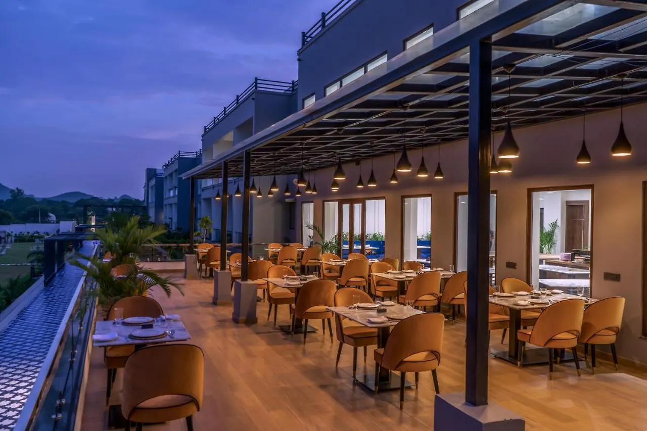 Hotel 'Zana' Lakeview Resort - Most Scenic Lakeside Resort Udaipur