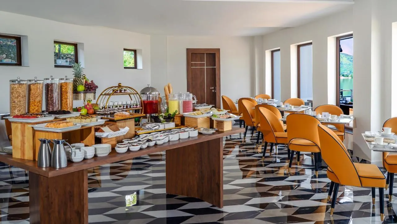 ***** Hotel 'Zana' Lakeview Resort - Most Scenic Lakeside Resort Udaipur India
