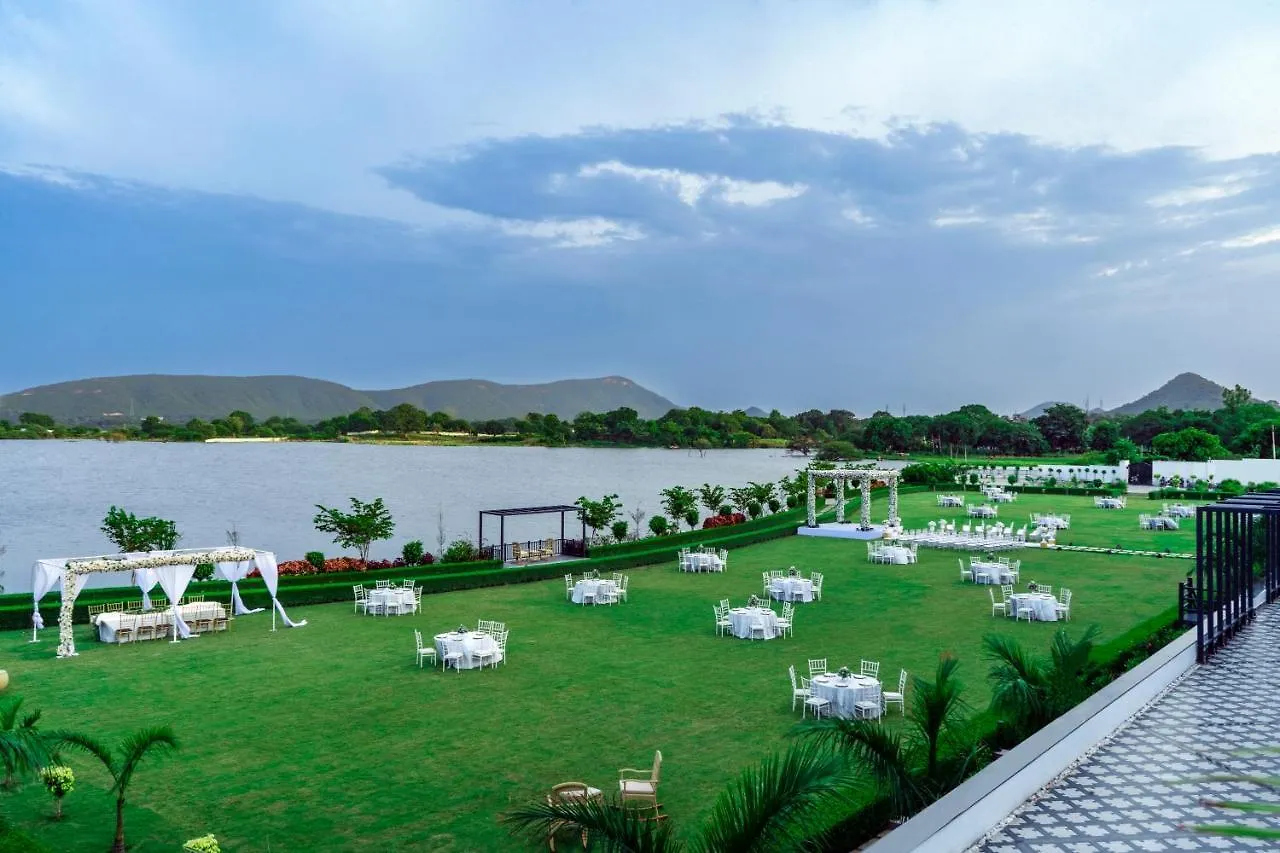 ***** Hotel 'Zana' Lakeview Resort - Most Scenic Lakeside Resort Udaipur India